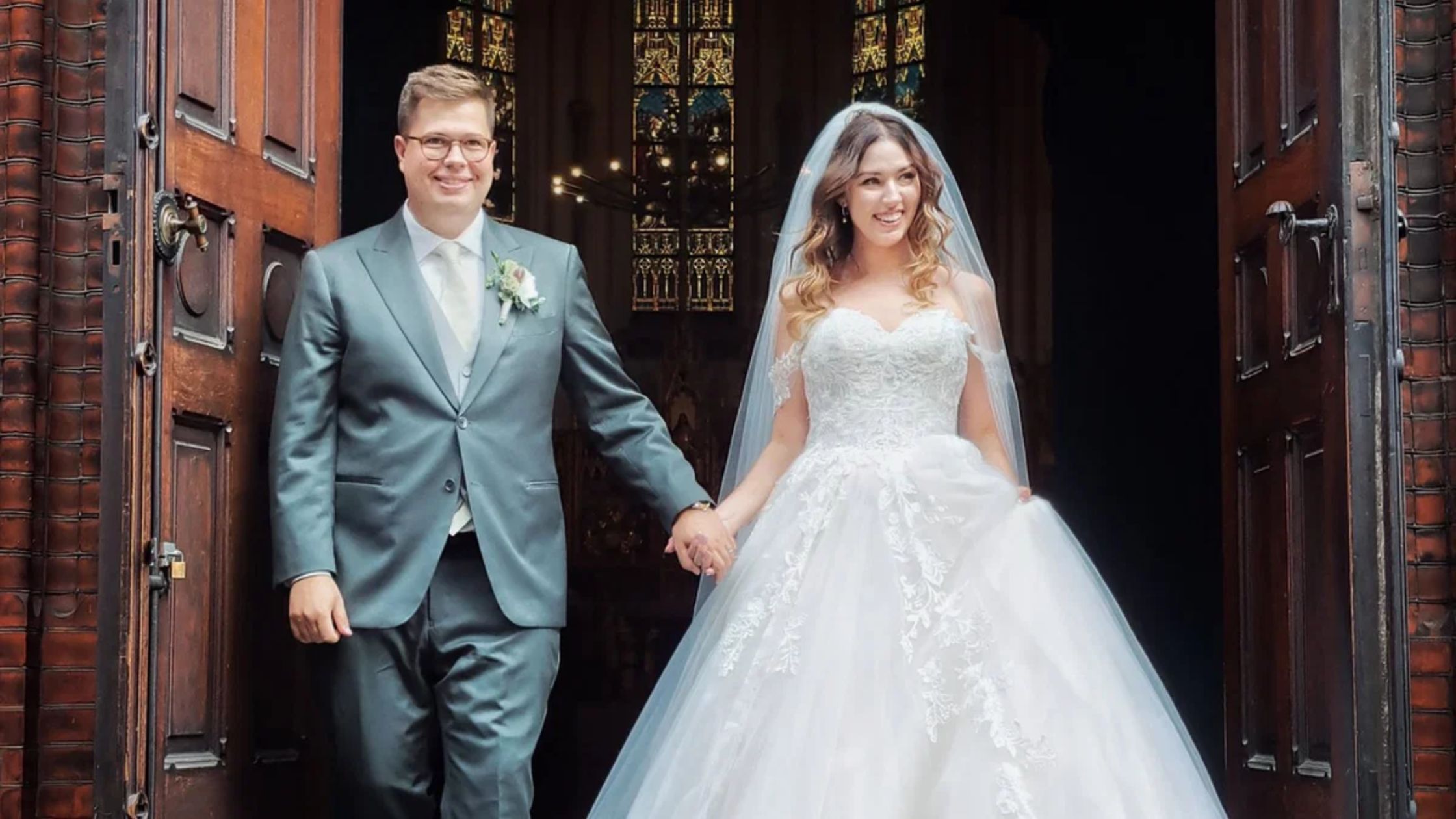 Itchko Ezratti Wife Biography, Life History, Family History and Personal Information.