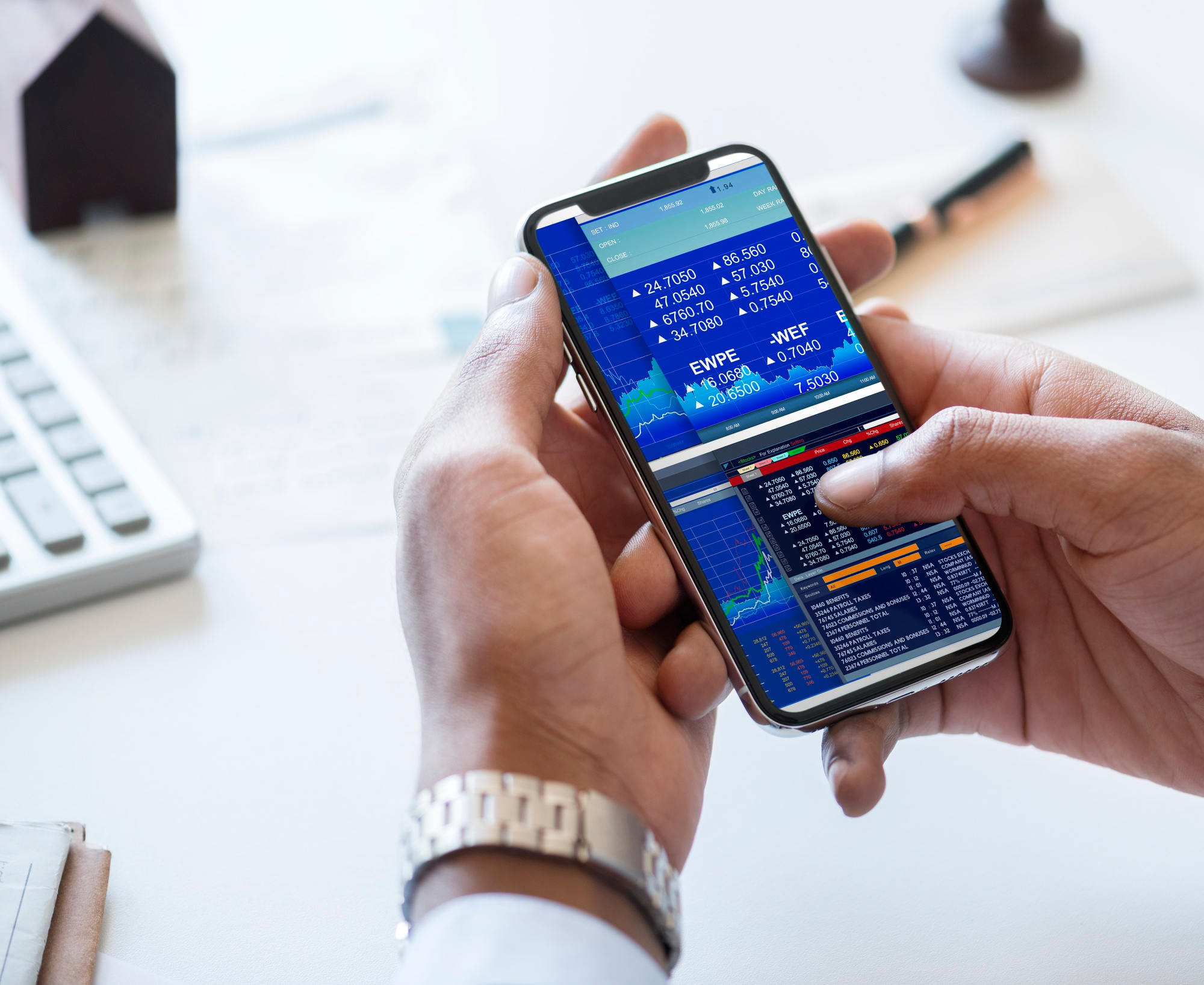 How to Use Real-Time Mobile Data to Hedge Against Market Downturns
